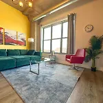 Business Ready 2Br Apartment In South Loop With Skyline View, Optional Parking & Gym Access Close To Mccormick, Downtown & Cta