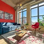 Mccormick Place Secret Oasis With Optional Parking For Up To 8 Guests