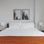 Blueground Medical District 2Bd Apartment Chi-1110