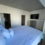 Amazing 2-Bedroom Apartment In The South Loop