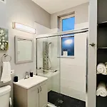 Modern Pilsen 2 Bedroom * Chicago