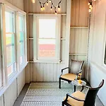 Modern Pilsen 2 Bedroom Apartment