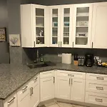 Urban Coach Penthouse - Near Train, Medical District, And Downtown