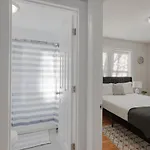 Comfy & Central 1Br Steps From Loyola & Dining