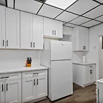 Chic 2Br Getaway Queen Beds Fast Wifi