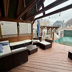 Stunning Home In Prime Chicago With Private Pool