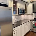 Stunning Home In Prime Chicago With Private Pool
