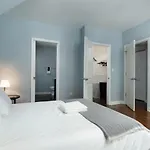 Logan Square Penthouse With Parking And Patio