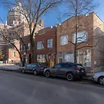 Sunlit Apartment In Lively Wicker-Bucktown