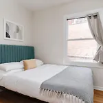 Sunlit Apartment In Lively Wicker-Bucktown