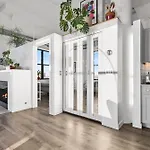 Modern Historic Loft 19Ft Ceilings, Gym, Heated Parking, Skyline Views, Balcony