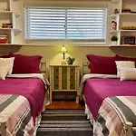4 Bedroom Home In Best Location Parking Fireplace Back Yard Pets Welcome