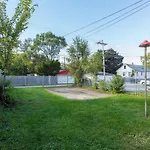 A Cozy Escape Spacious 3-Bedroom With Extra Relaxing Area