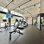 1 Free Parking Gym Balcony Sleeps 12