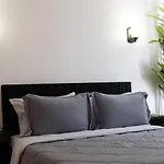 2Br Near Ohare And Transit Newly Furnished Modern