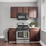 Stylish Humboldt Park Retreat - Walk To Parks & Easy Transit!