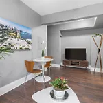 Stylish Humboldt Park Retreat - Walk To Parks & Easy Transit!
