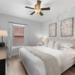 Rogers Park Retreat | 3Br +Parking | Near Evanston