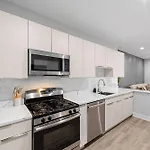 Rogers Park Retreat | 3Br +Parking | Near Evanston