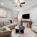 Rogers Park Retreat | 3Br +Parking | Near Evanston