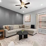 Rogers Park Retreat | 3Br +Parking | Near Evanston