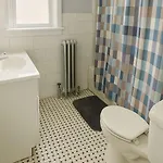 1Br 1Ba Windy City Hideout - Lockwood Rep