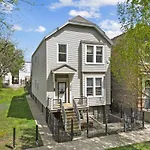 Spacious Apartment In Awesome Chicago With Wifi, Ac