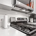 2 Bd 2 Ba Bucktown Safari Flat