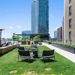 Lux Apts With Lake Views And Top Amenities