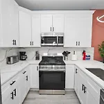 Cozy 3Br Retreat Sleeps 8 With Free Parking Near University Of Illinois Chicago, Medical District & West Loop