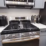 Vogue Bucktown 4 Bd 2 Ba