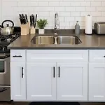 Trendy Studio In Vibrant Area - Bs007