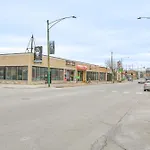 Steps To Shops And Eats Apt In Portage Park!