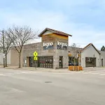 Steps To Shops And Eats Apt In Portage Park!