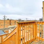 Less Than 2 Mi To Uchicago Apt Near Bus Stops!