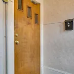 Less Than 2 Mi To Uchicago Apt Near Bus Stops!