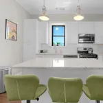 Modern, Spacious 3Br Apt Minutes To Downtown!