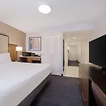 Embassy - Downtown River North Hotel