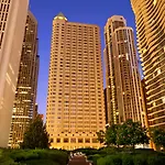 Fairmont Millennium Park 4*