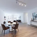 Stylish 3Br Gem In Prime Location