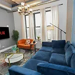 Mccormick Place: Modern Downtown Loft With Optional Parking Apartment