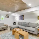 2 Mi To Logan Square: Pet-Friendly Urban Oasis!