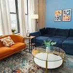 Mccormick Place: Modern Downtown Loft With Optional Parking Apartment