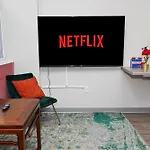 South Loop 2Br Retreat Near Grant Park, Soldier Field, Adler Planetarium & Columbia College