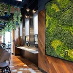 Saint Clair - Magnificent Mile Hotel 4*