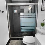 Spacious 6Br Unit Near Mccormick & Lakefront