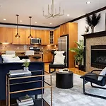 Cozy Wicker Park Home With Movie Room