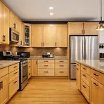 Cozy Wicker Park Home With Movie Room