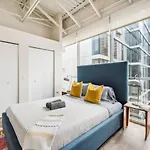 Downtown Mich Ave - 6 Penthouses, Sleep 25