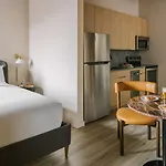 Livn West Loop Chicago Classic Queen Studio